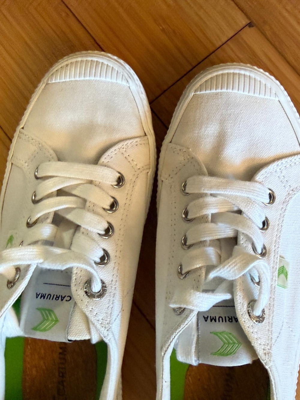 Cariuma women’s sneakers